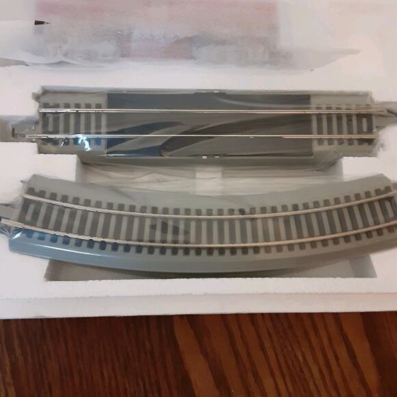 Bachmann HO McCormick Farmall Pride IH Freight Train Hawthorne Village E-Z Track - Picture 4 of 5